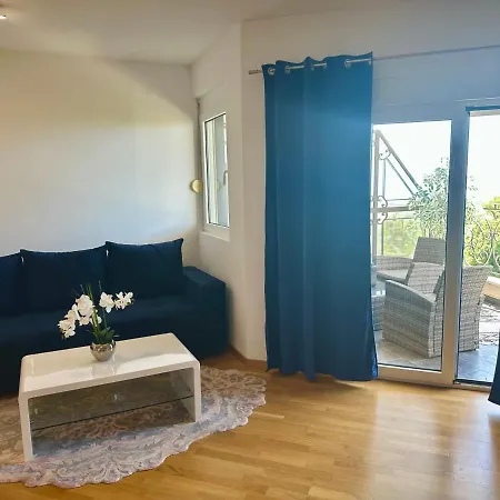 Luxe Blue Lagoon Apartment