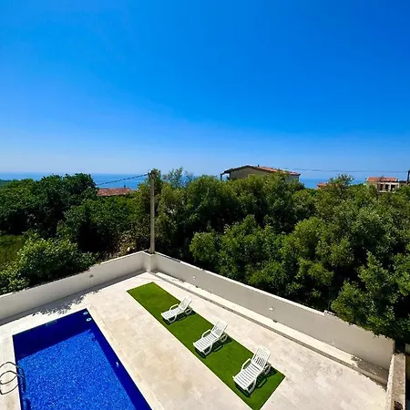 Luxe Blue Lagoon Apartment *